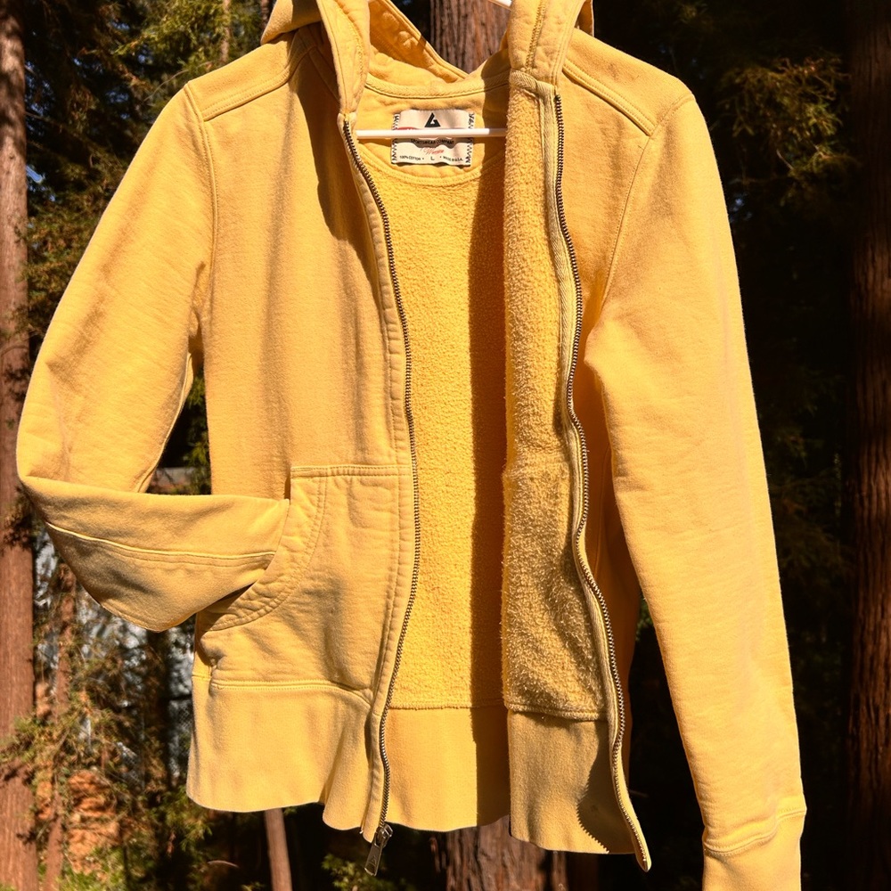 AMERICAN GIANT—YELLOW WOMEN’S LARGE HOODIE. MADE IN THE USA